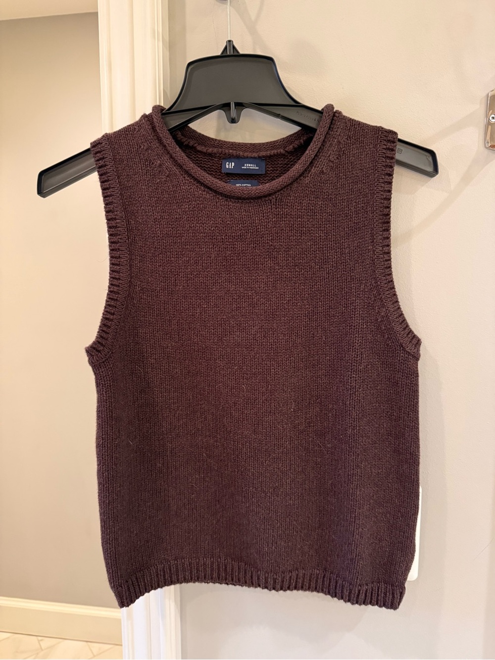 GAP Sleeveless Crewneck Knit Vest in Dark Plum